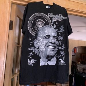 Black and silver 2012 Obama t-shirt- it can be unisex